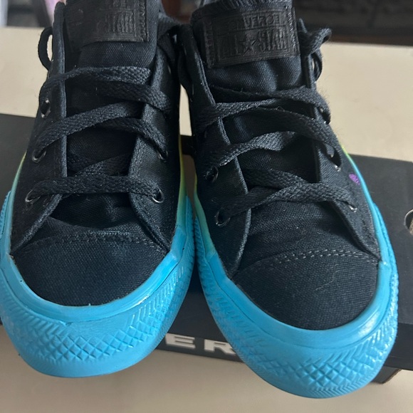 Converse All Star Low 'Rainbow Sole' girls size 4 - Picture 2 of 10